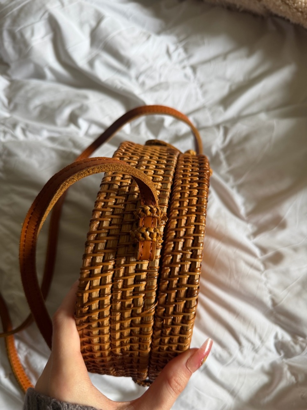 Wicker Rattan and Leather Star Pattern Crossbody Bag in Tan - Picture 2 of 4